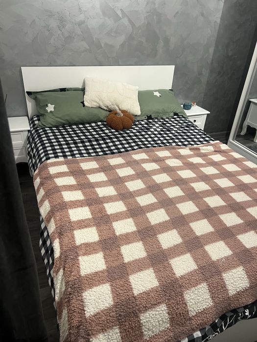 Pat din lemn masiv alb mat