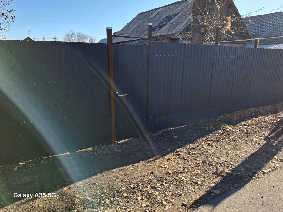 Продам дом 2 х ком на хуторе 4 сот земли и есь времянка