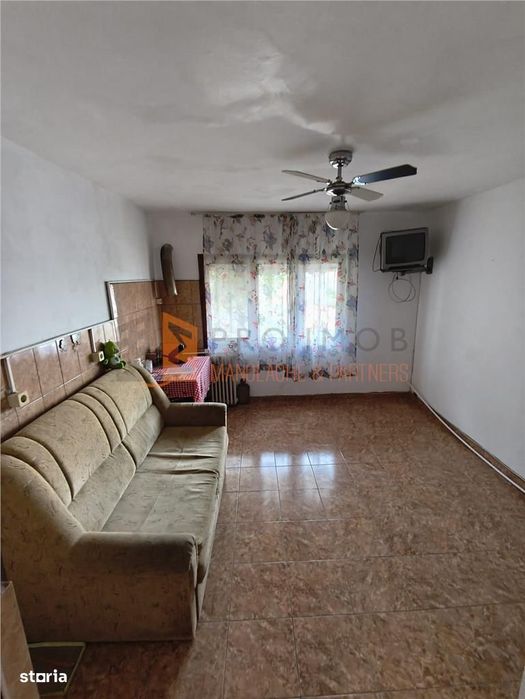 Apartament 2 camere semidecomandat in zona Industriala  Piata Volanta