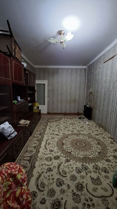 Тезда 6микраёнда 1хона 2этаж квартира сотилади