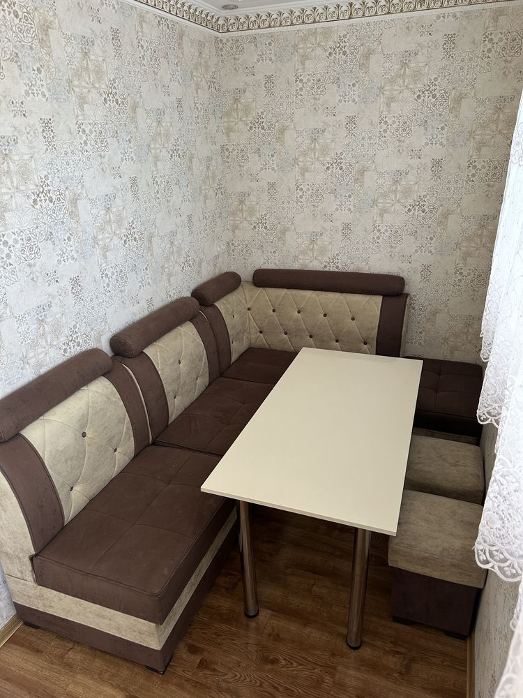 Продается уголок срочно