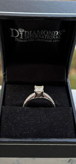 Inel cu diamante, pret de achizitie 5000€.