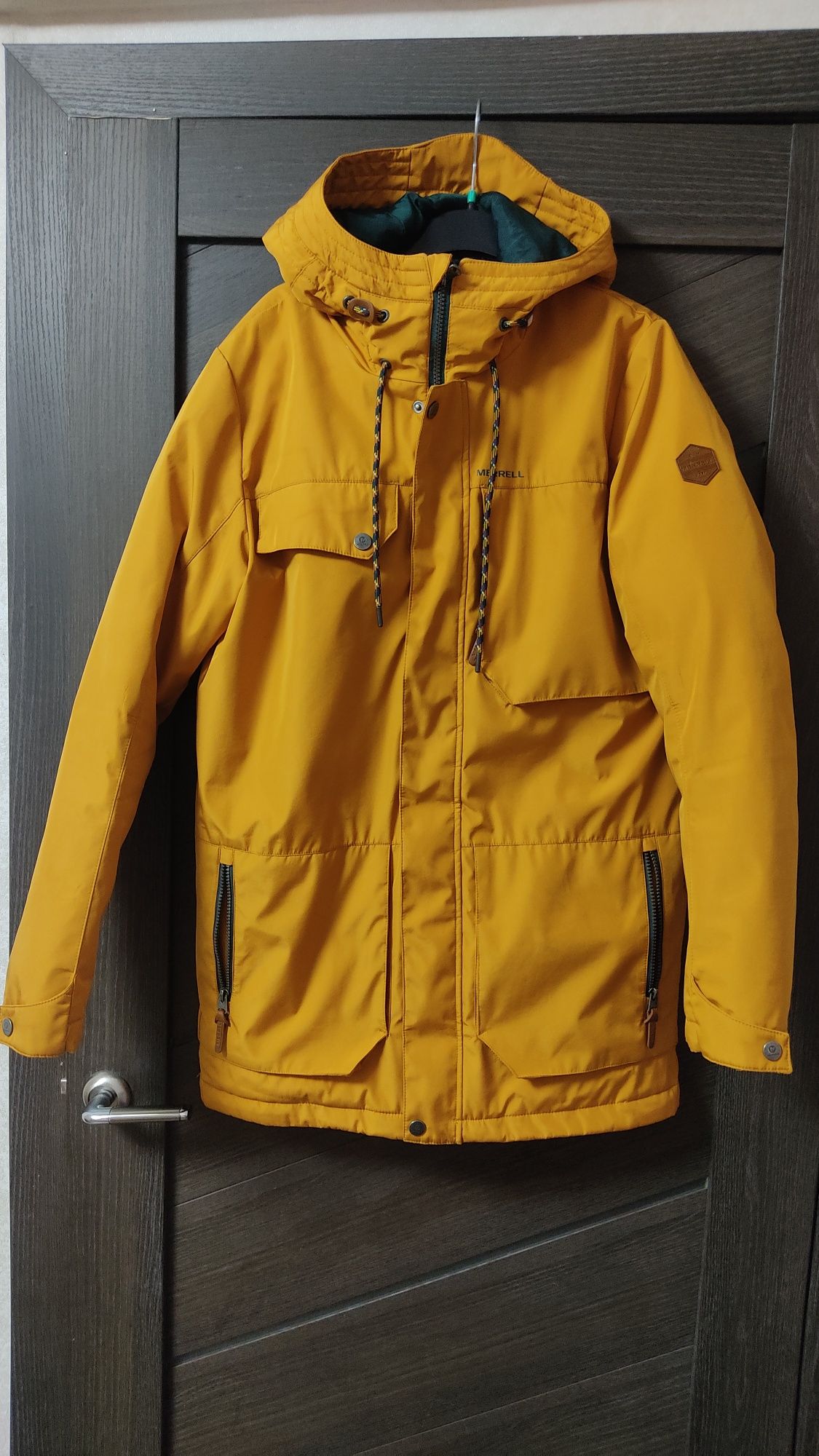 Продам мужскую зимнюю куртку рр48