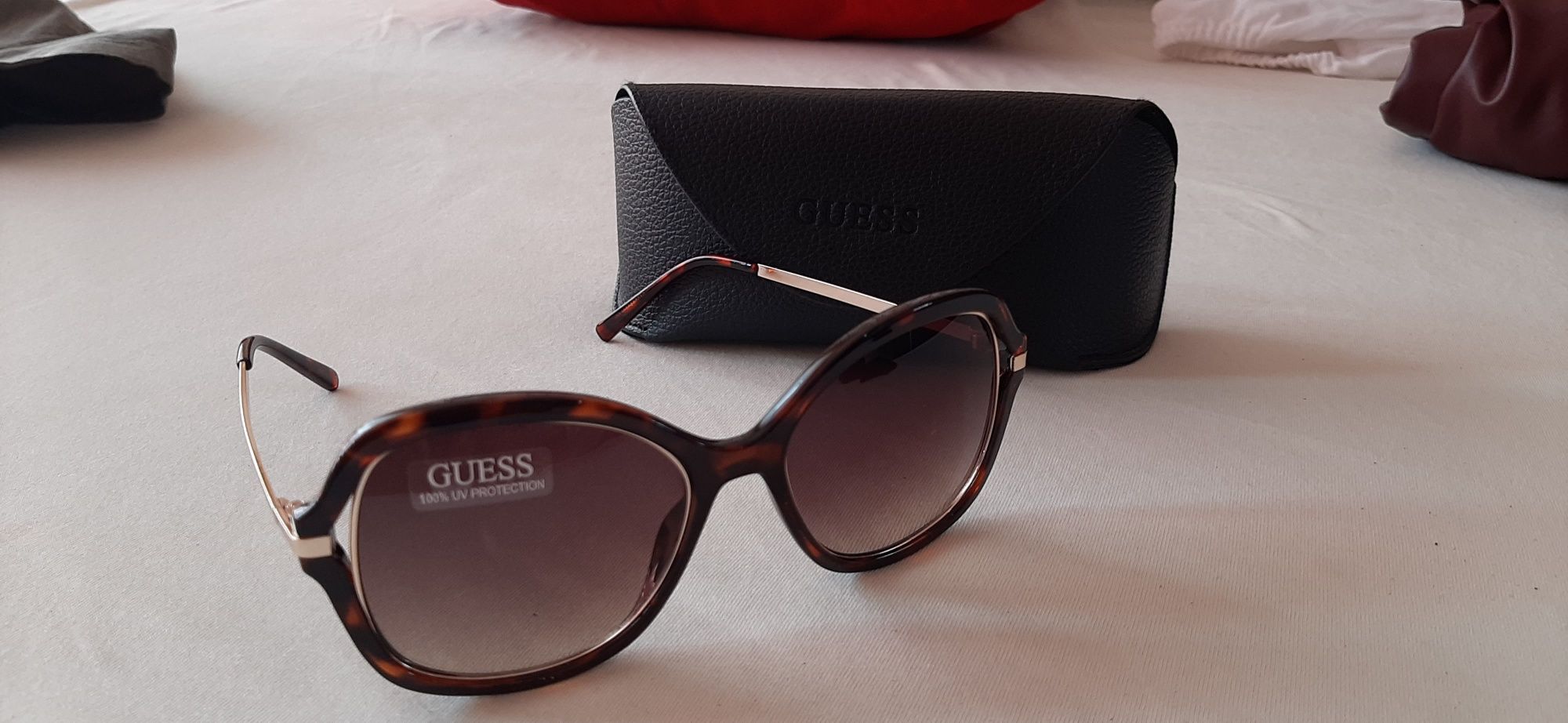 Дамски слънчеви очила Guess.