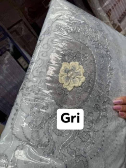 Perdele cu broderie din catifea