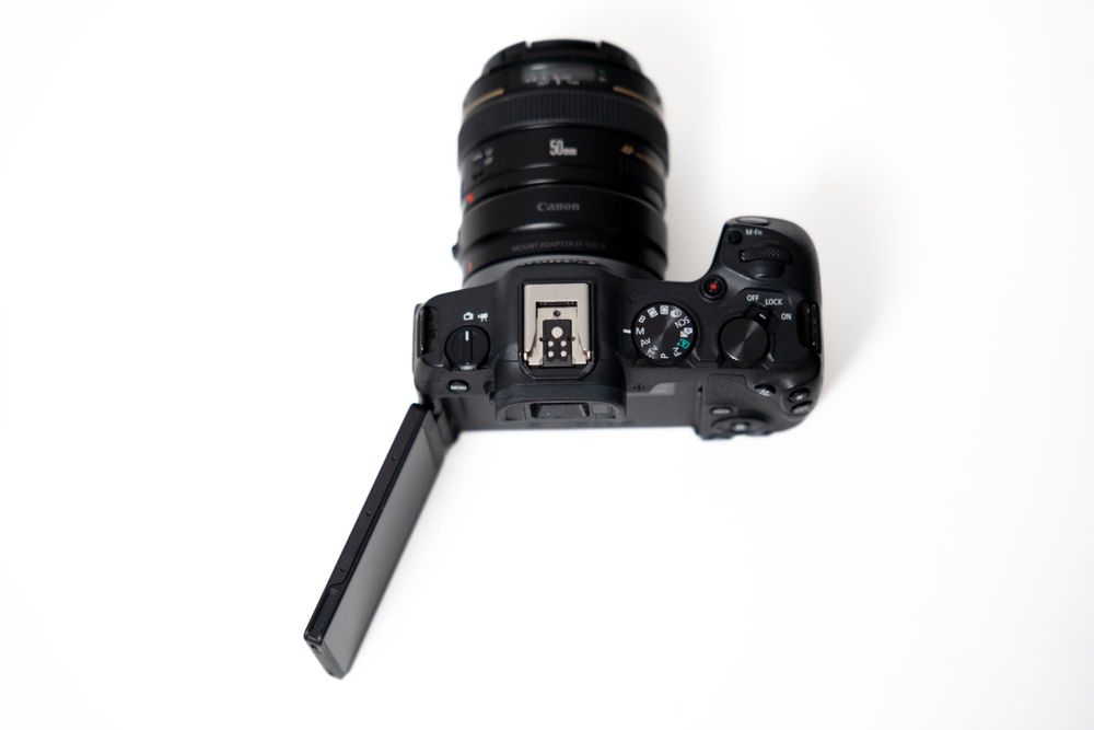 Canon EOS R8 + Obiectiv 50mm f/1.4 + Adaptor EF-EOS R