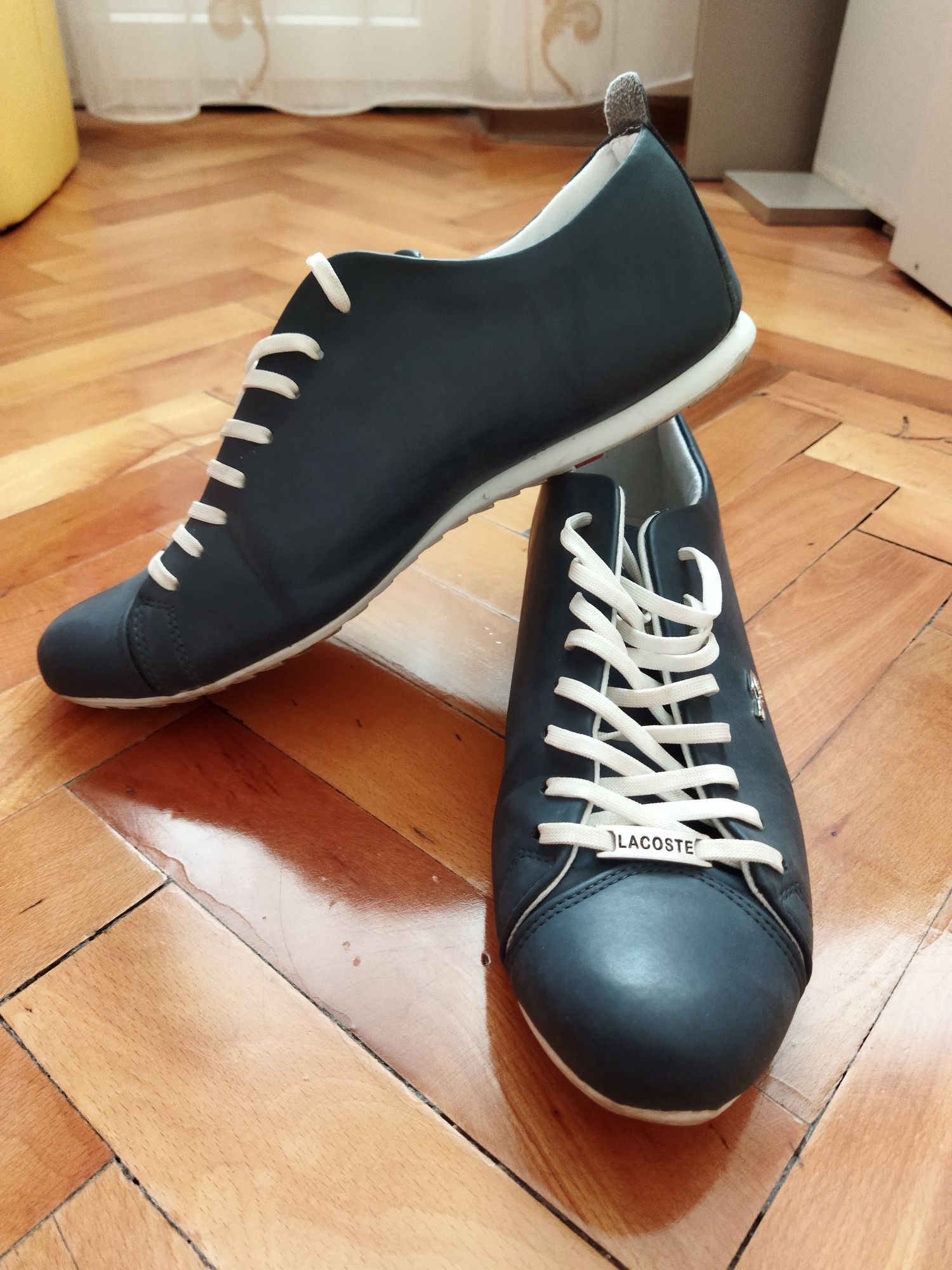 Спортно елегантни мъжки обувки Lacoste