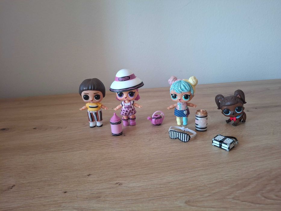 Vand lot cu 4 jucarii LOL