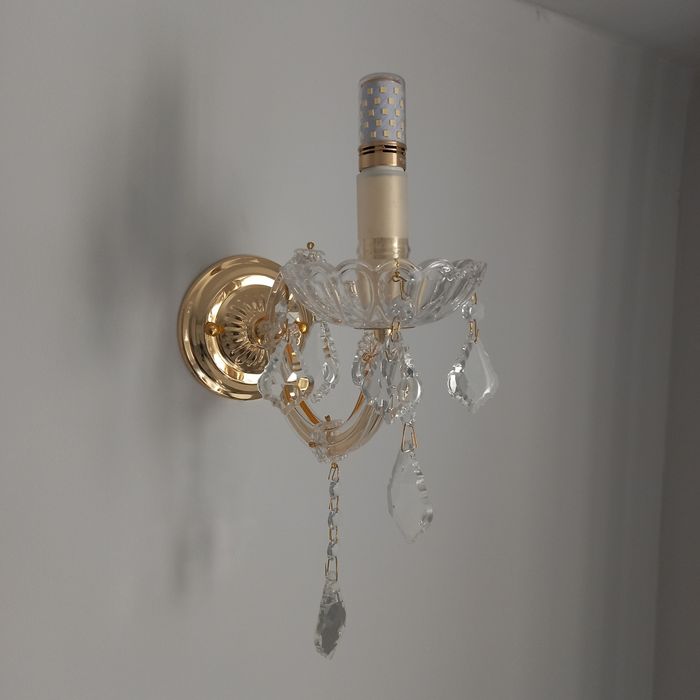 1 люстра и  2 бра настенные .в отличном  состоянии ..