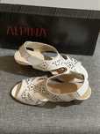 Sandale Alpina marimea 36 culoare alb