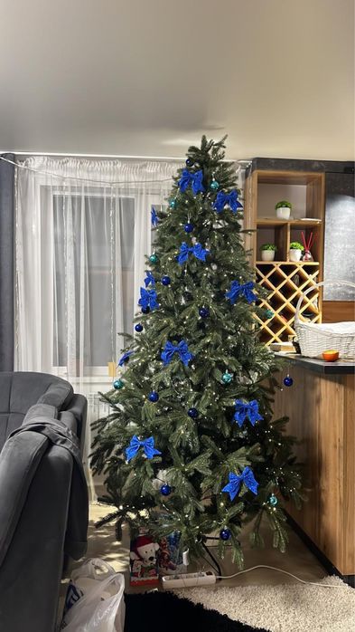 Продам елку 240 см