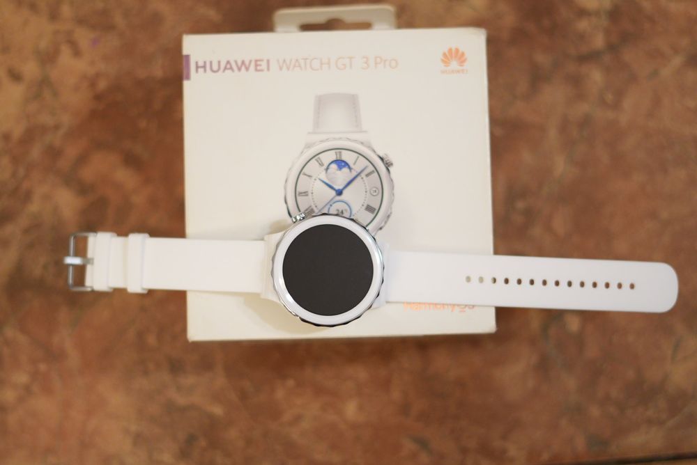 Huawei Watch GT3 Pro 43mm Ceramic White – ecran safir, stare excelentă