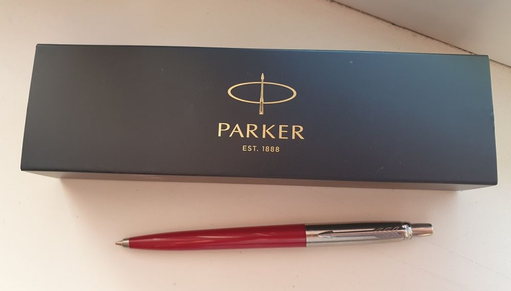 Химикалка Parker и кутия Montblanc