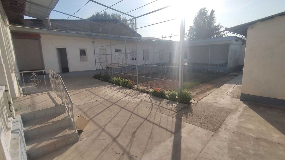 Ховли Сотилади 2 томони куча  Уй Куришга Ер нархда 8 сотик Кибрай рн