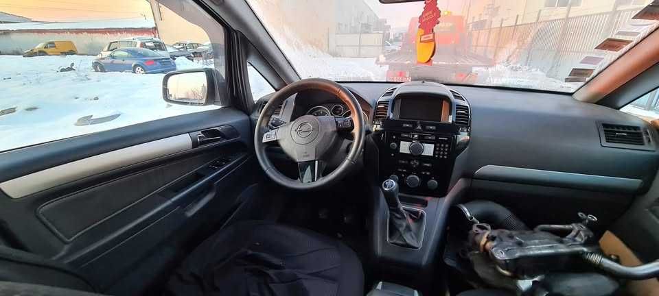 Dezmembram Opel Zafira an 2010 motor 1.7 CDTI euro 5 cutie in 6 viteze