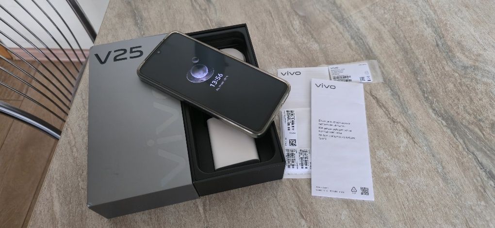 Продам Смартфон Vivo V25 в отличном состоянии .