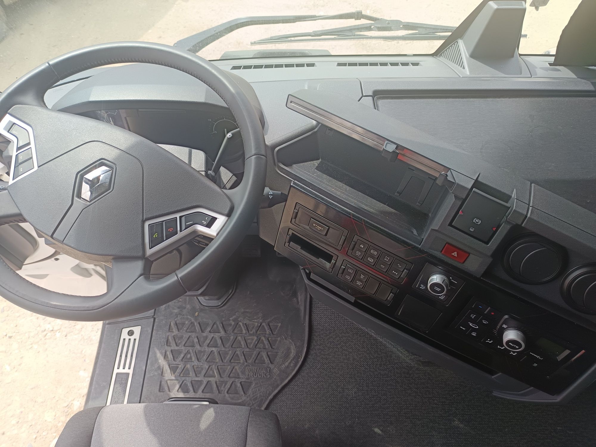 Vând sau schimb Renault T520