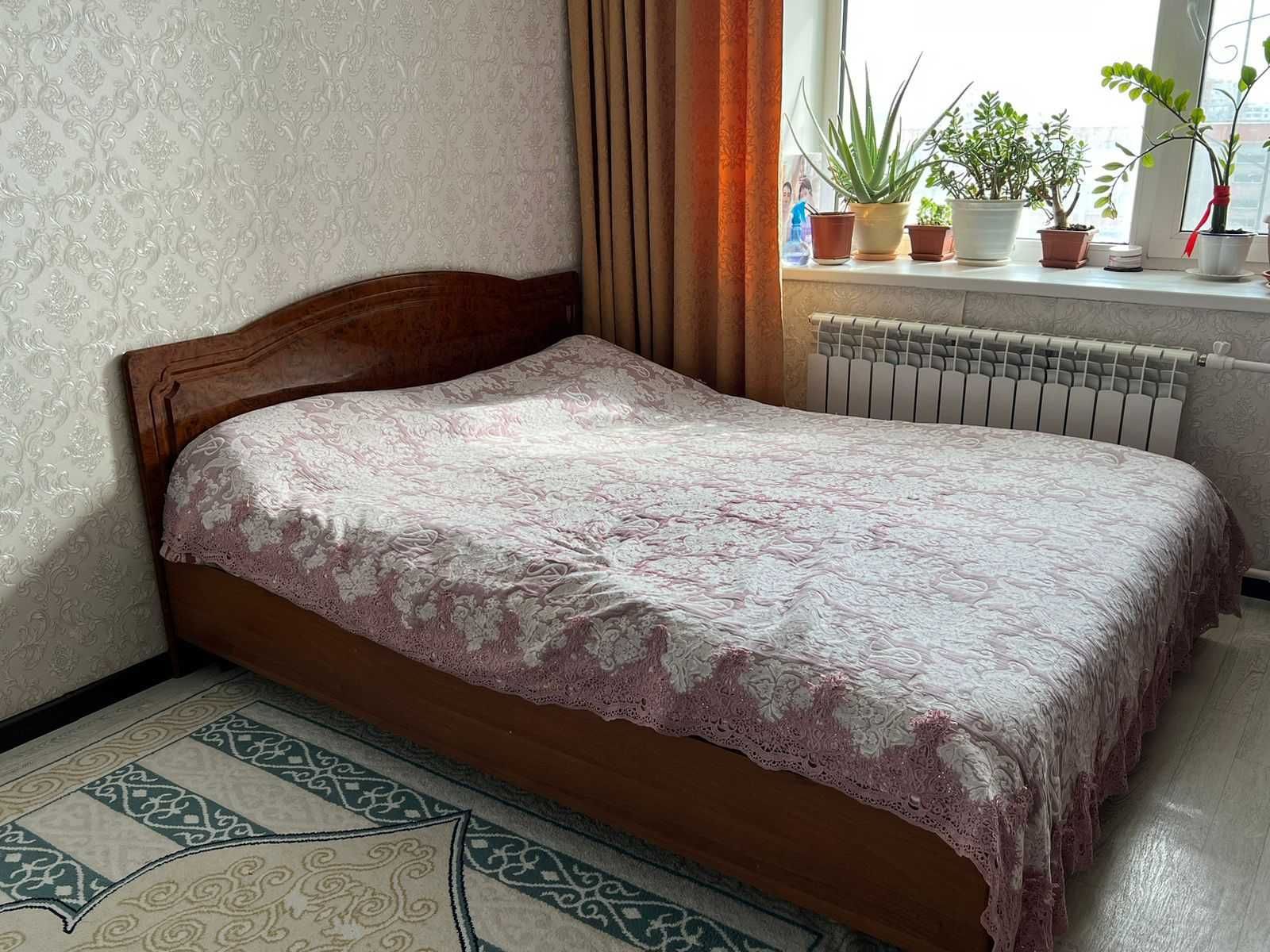 Продам гарнитур дерево срочно