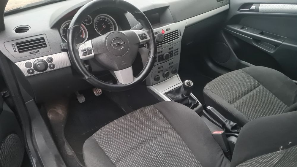 Vand piese din dezmembrări Opel astra H GTC, 1.9 CDTI, cod Z19DT