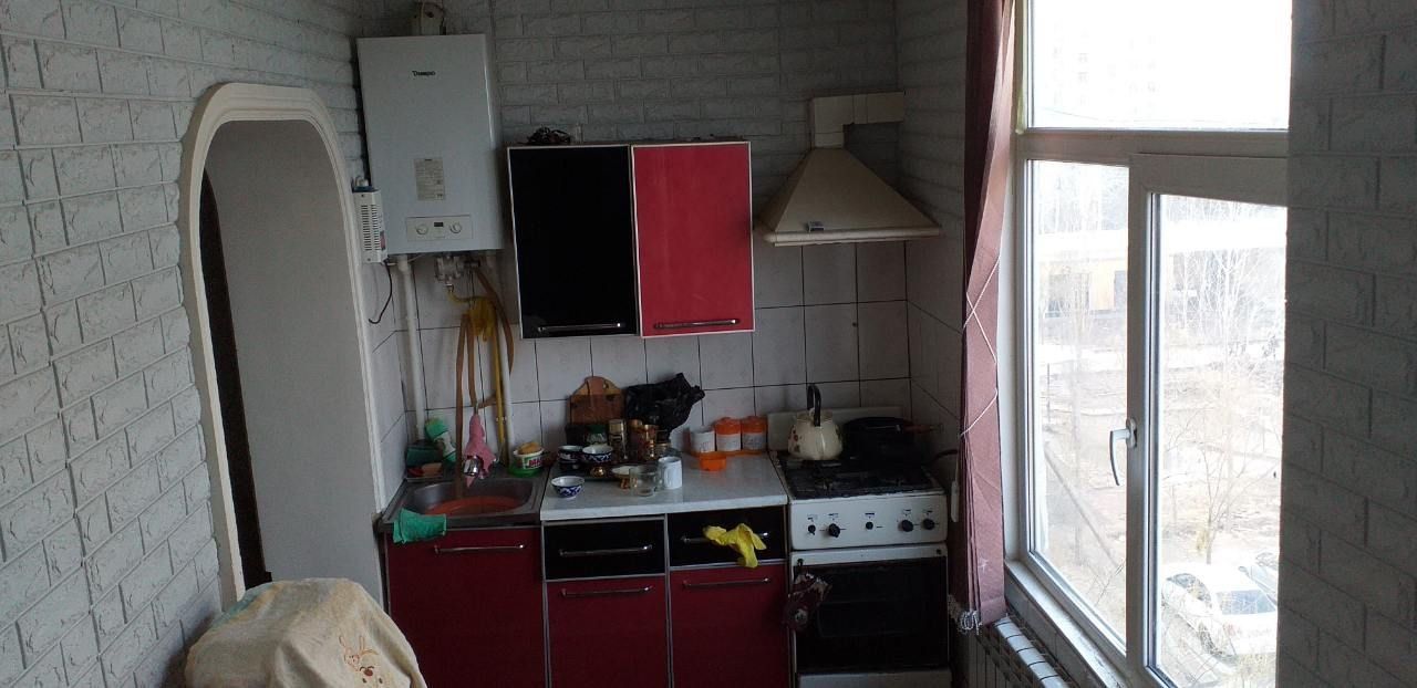 5 xonali uy sotiladi kop jixozlari qoladi
