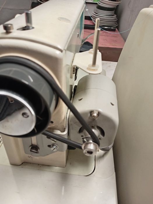 Mașina de cusut electrica