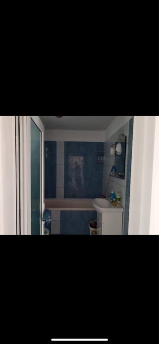 Inchiriez apartament la casa