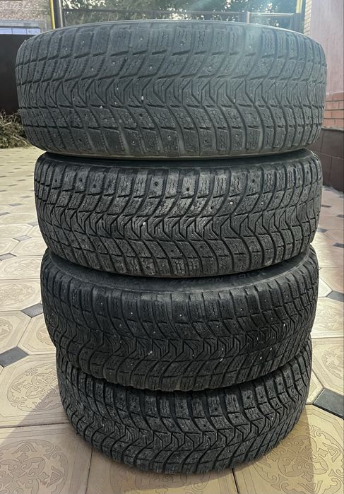 Зимние шины Michelin с дисками 215/60/16 4 штуки, от тойота камри 40