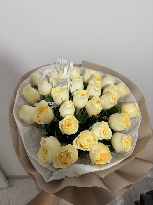 Свежий цветы сегодня ночью принесли