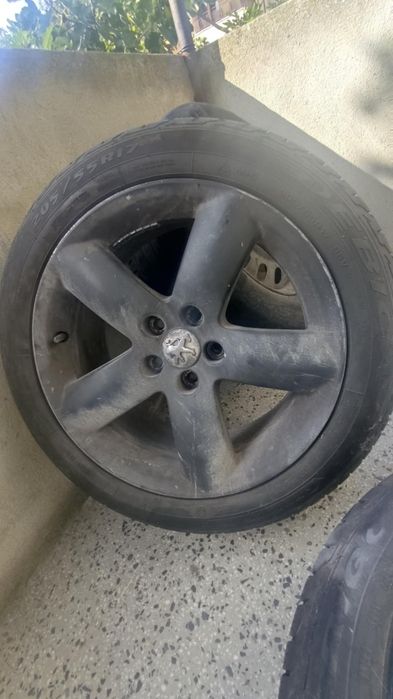 Продавам джанти с гуми за пежо