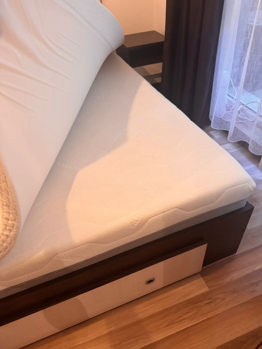 Dormitor Complet (pat, saltea & topper, noptiere, comoda si sifonier)