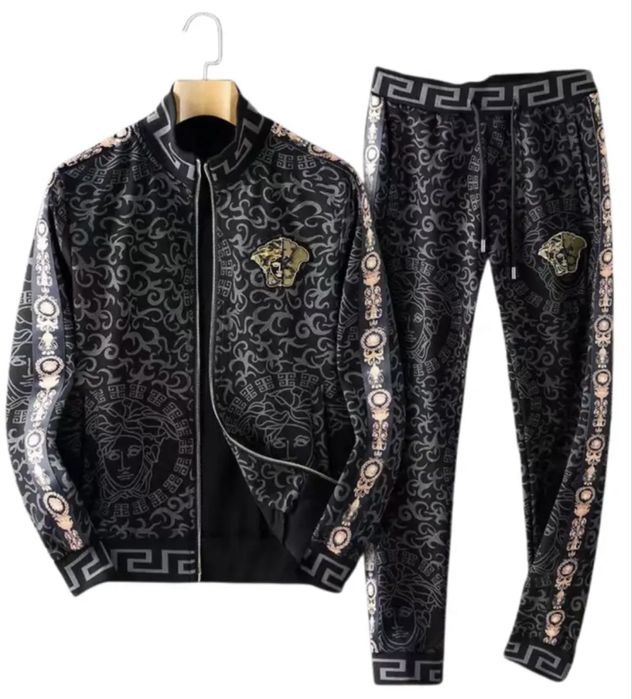 Vand Compleu Versace!