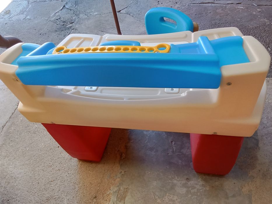 Birou din plastic rezistent Step2 pentru copii