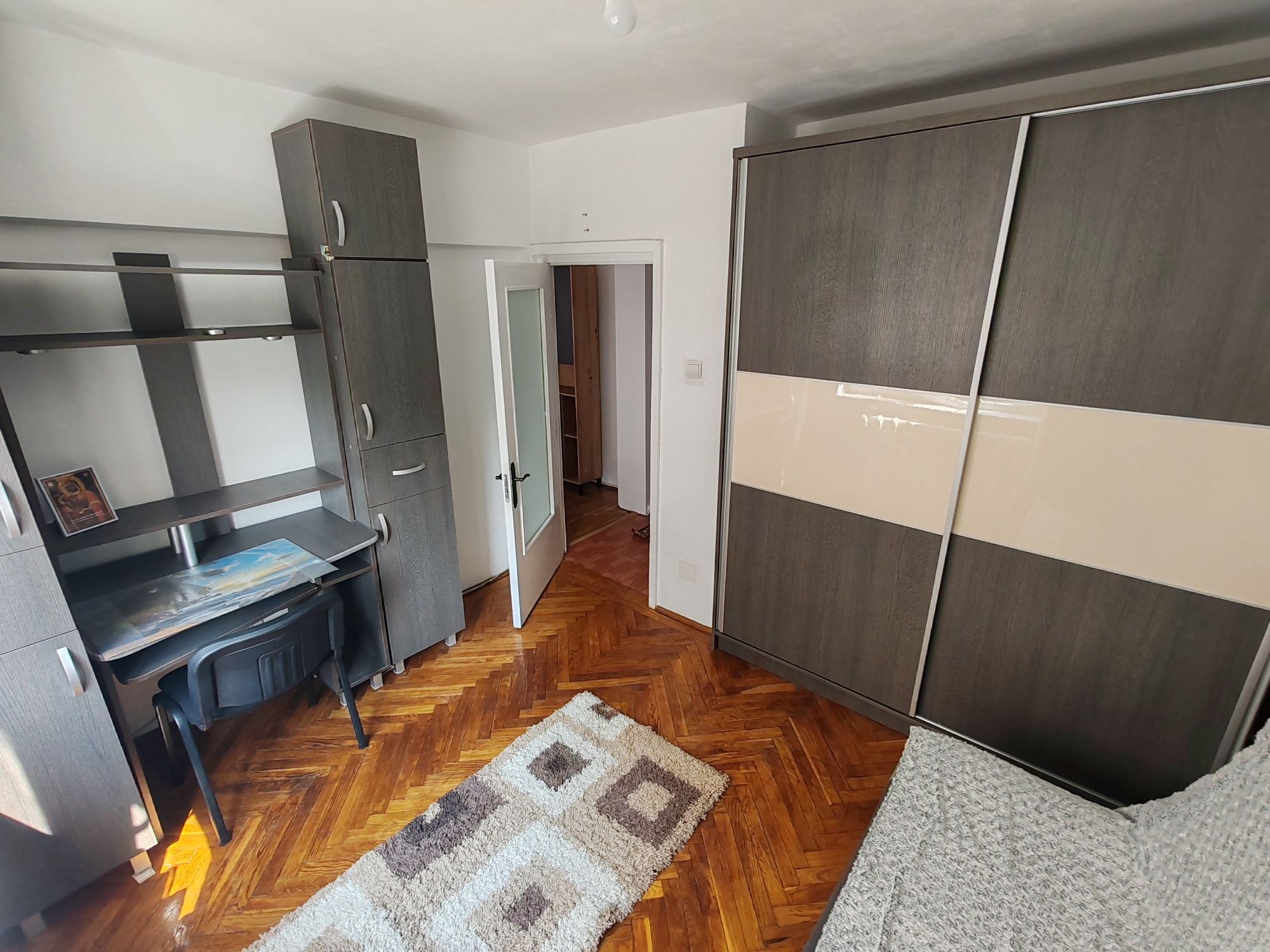 Închiriez apartament 3 camere Bulevard M. Eminescu