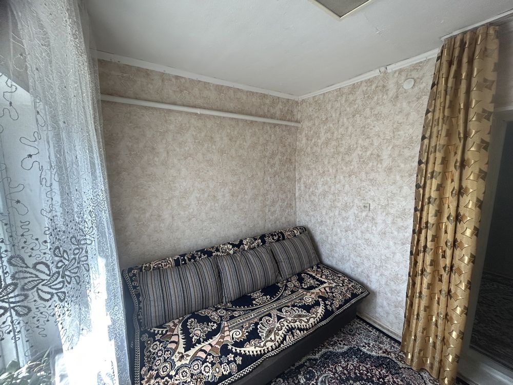 Үй сатылады.