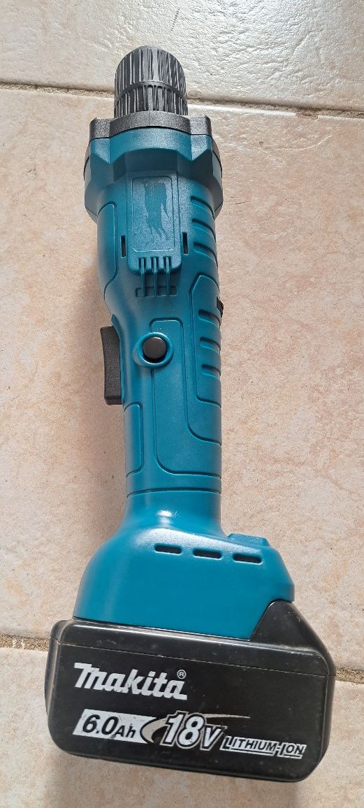 Bormasina dreapta cu baterii Makita 18 v