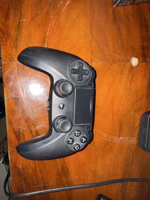 Controllers pentru PS4 şi PC