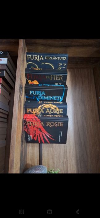Vând seria Furia rosie de Pierce Brown