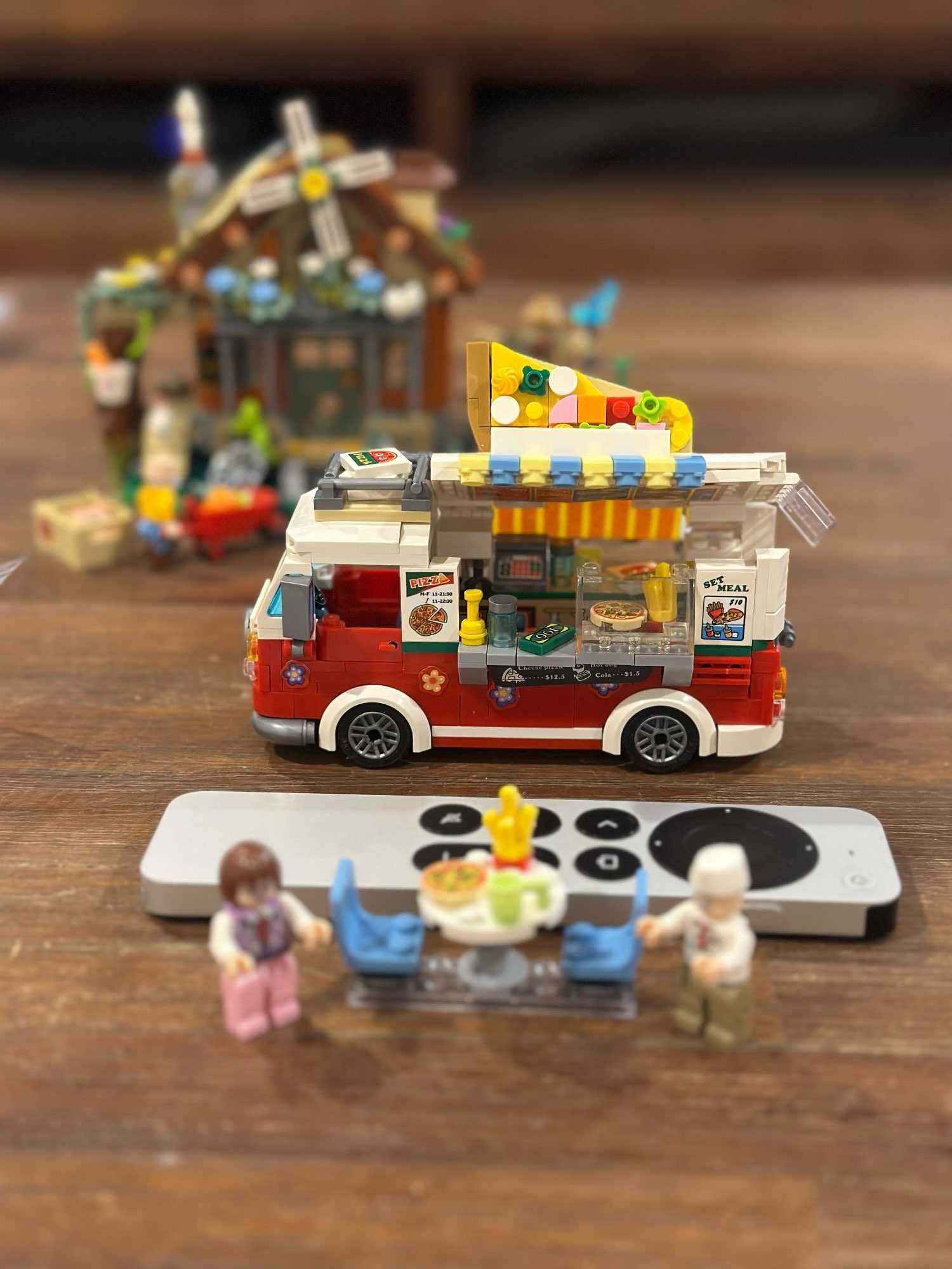 Joc construit Loz Blocks model Food Truck 491 piese tip Lego miniatura