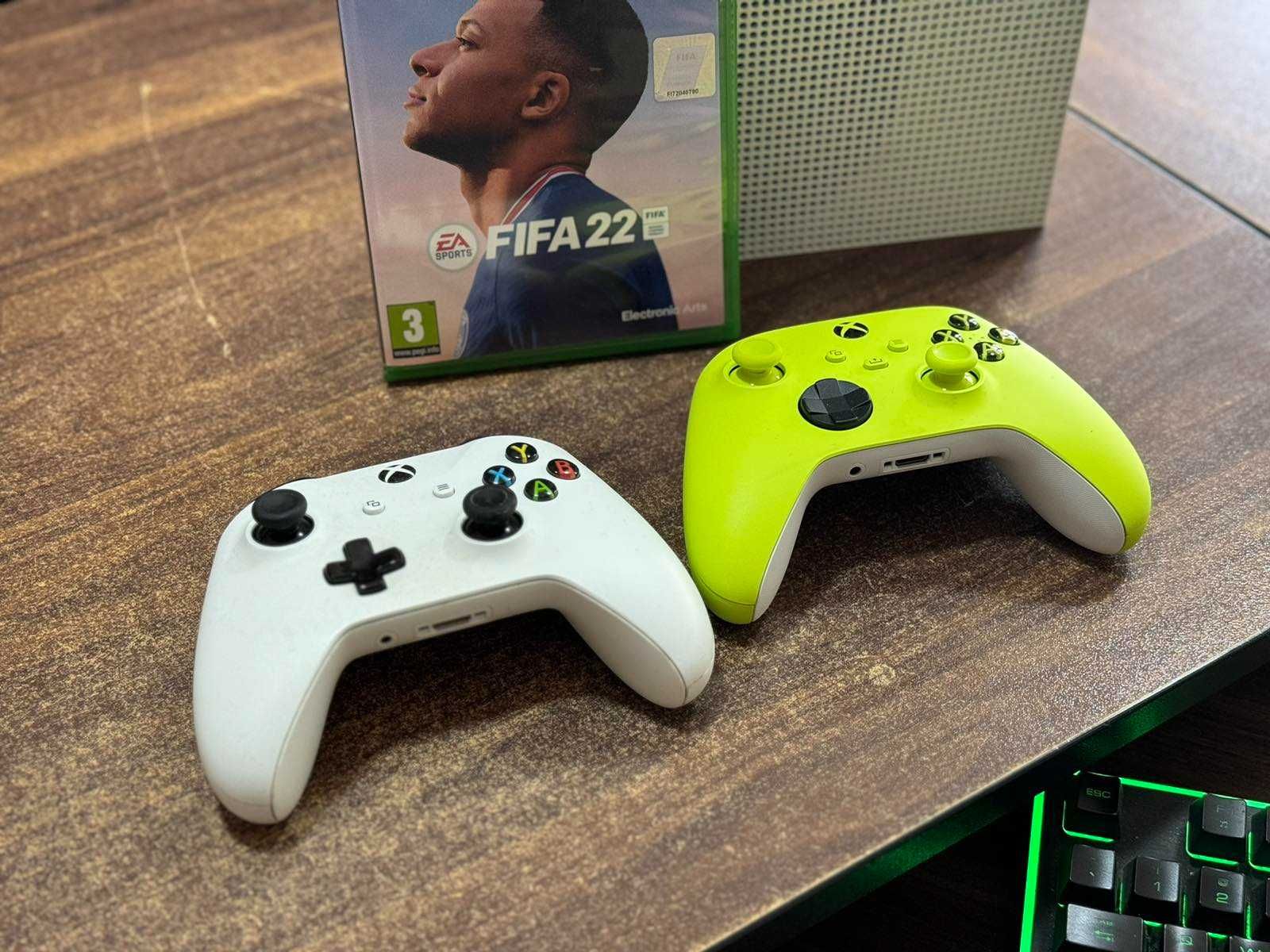 Продавам XBox One S + Fifa 22