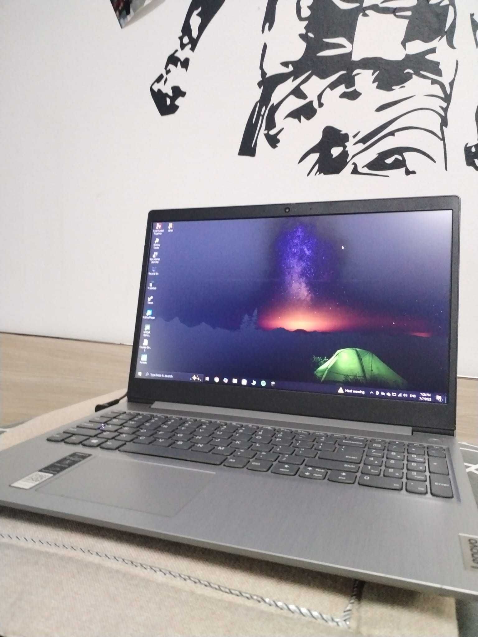 Laptop Lenovo IdeaPad 3 – SSD 256GB, 4GB RAM, în stare foarte bună