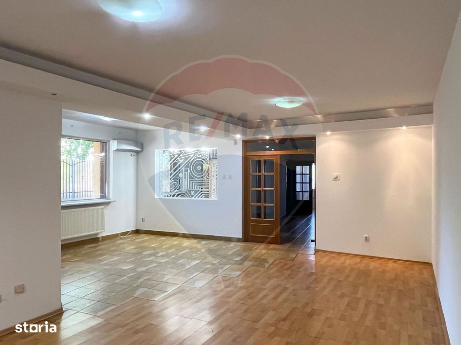 Inchiriere casă - vilă cu 6 camere,  zona Cosbuc