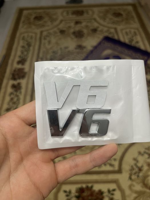 Шильдик V6 для тойота новый