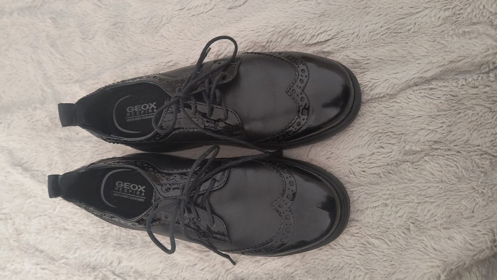 Pantofi Geox tip Oxford