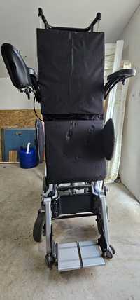 Scaun cu rotile electric cu Bipedestador marca Invacare