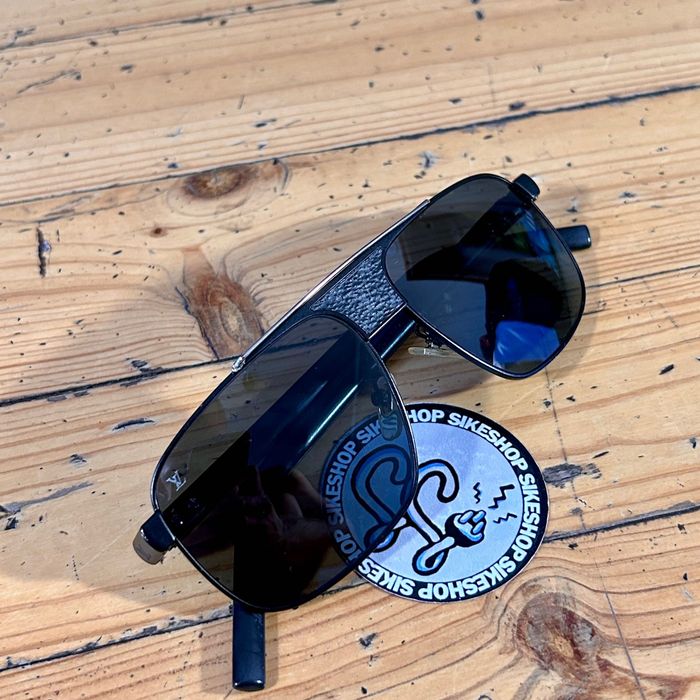 Louis Vuitton Aviator Sunglasses Z1110E