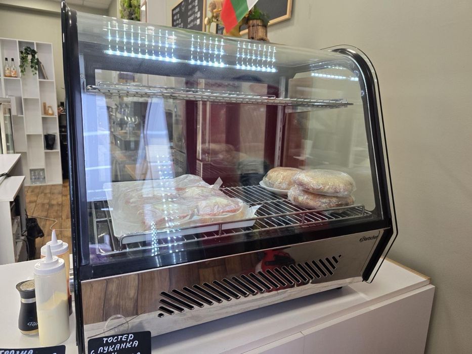 Малка хладилна витрина