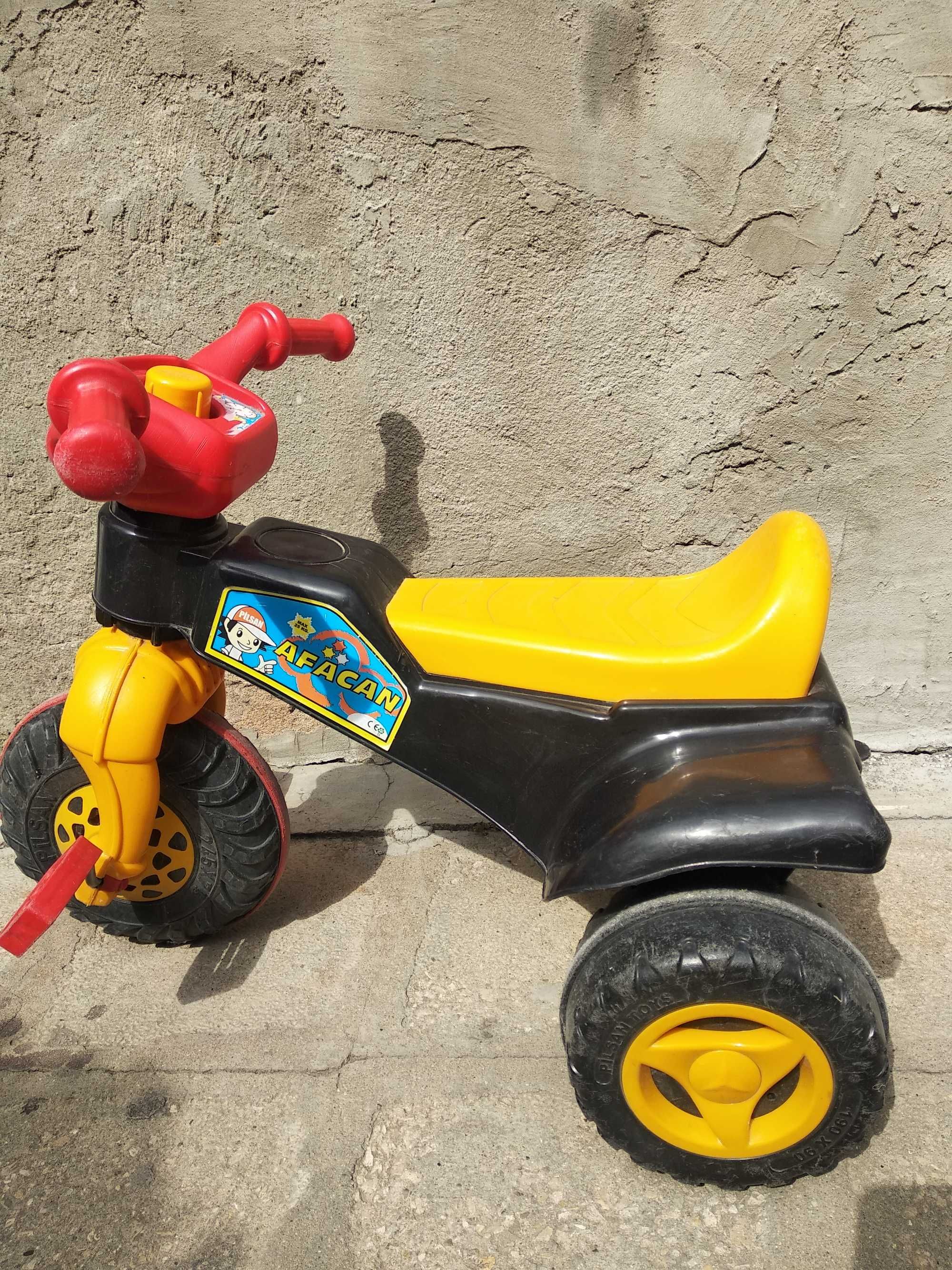 Детско моторче с педали