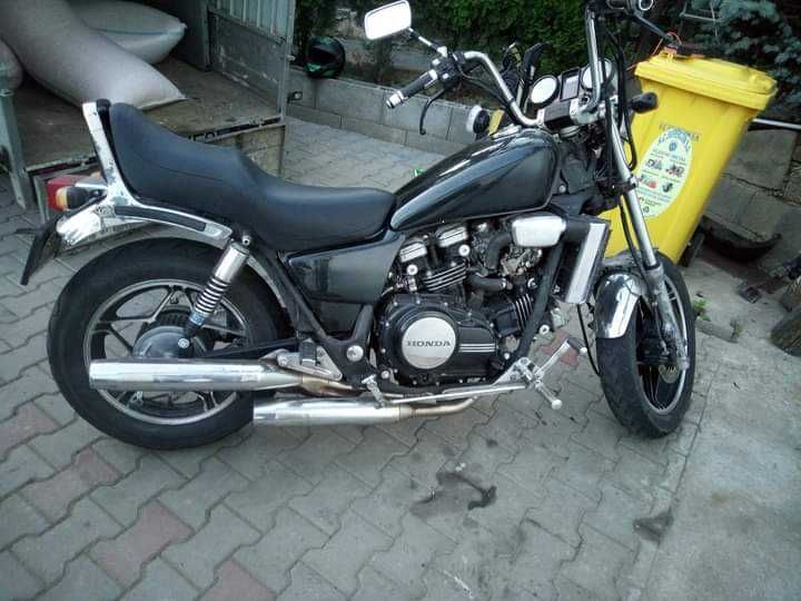 Motocicleta Honda magna 750