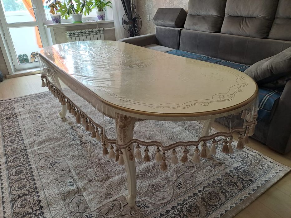 Продается стол со стульями в отличном состоянии