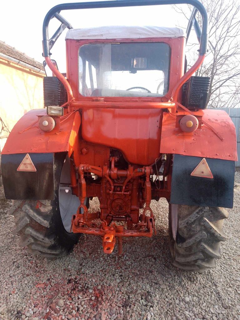 Tractor belarus 55 cp pe o axa